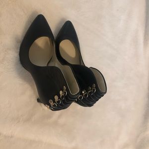 Size 9.5 ,color black heels